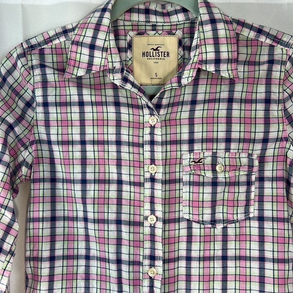 Hollister pink purple white plaid button down long sleeve small